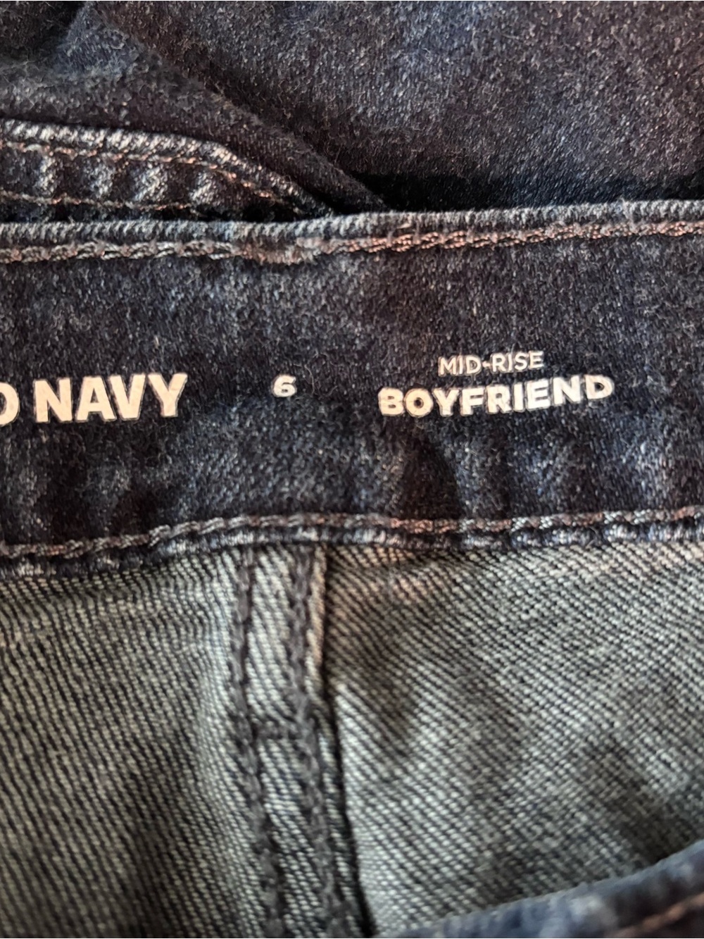 Old Navy Mid Rise Boyfriend Jeans Women’s Size 6 Dark Wash Stretch Straight GUC - Picture 6 of 8